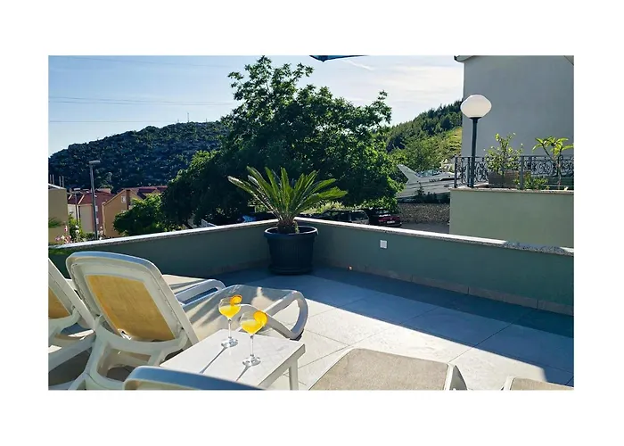 Amazing Apartment In Makarska With House Sea View